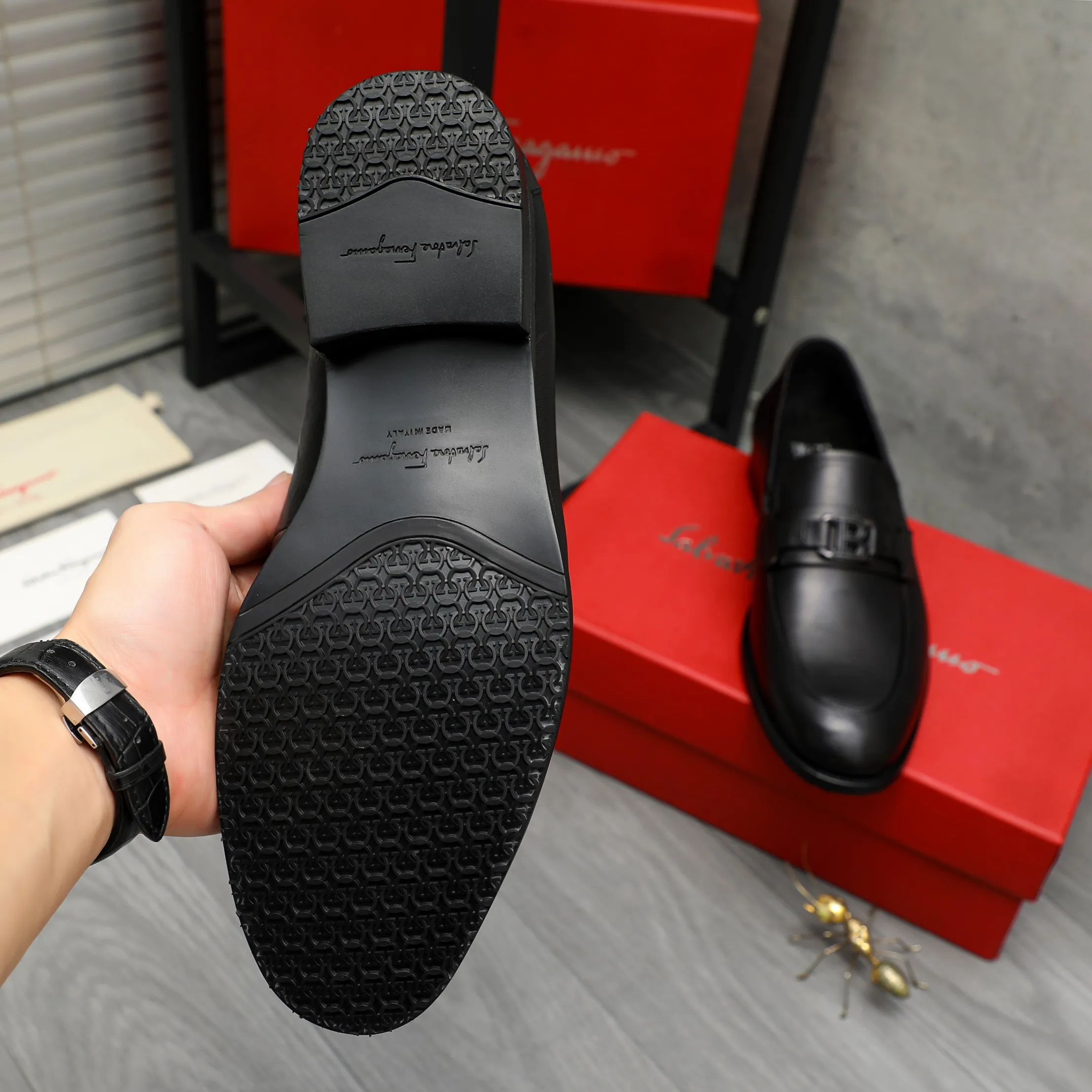 Men's shoes 💰540 Product trademark: Ferragamo "Ferragamo" business casual slip-on leather shoes Regular size: 39-45 (45. Customized, non-returnable) Product materials: Selected high-quality cowhide upper, cowhide lining, original outsole